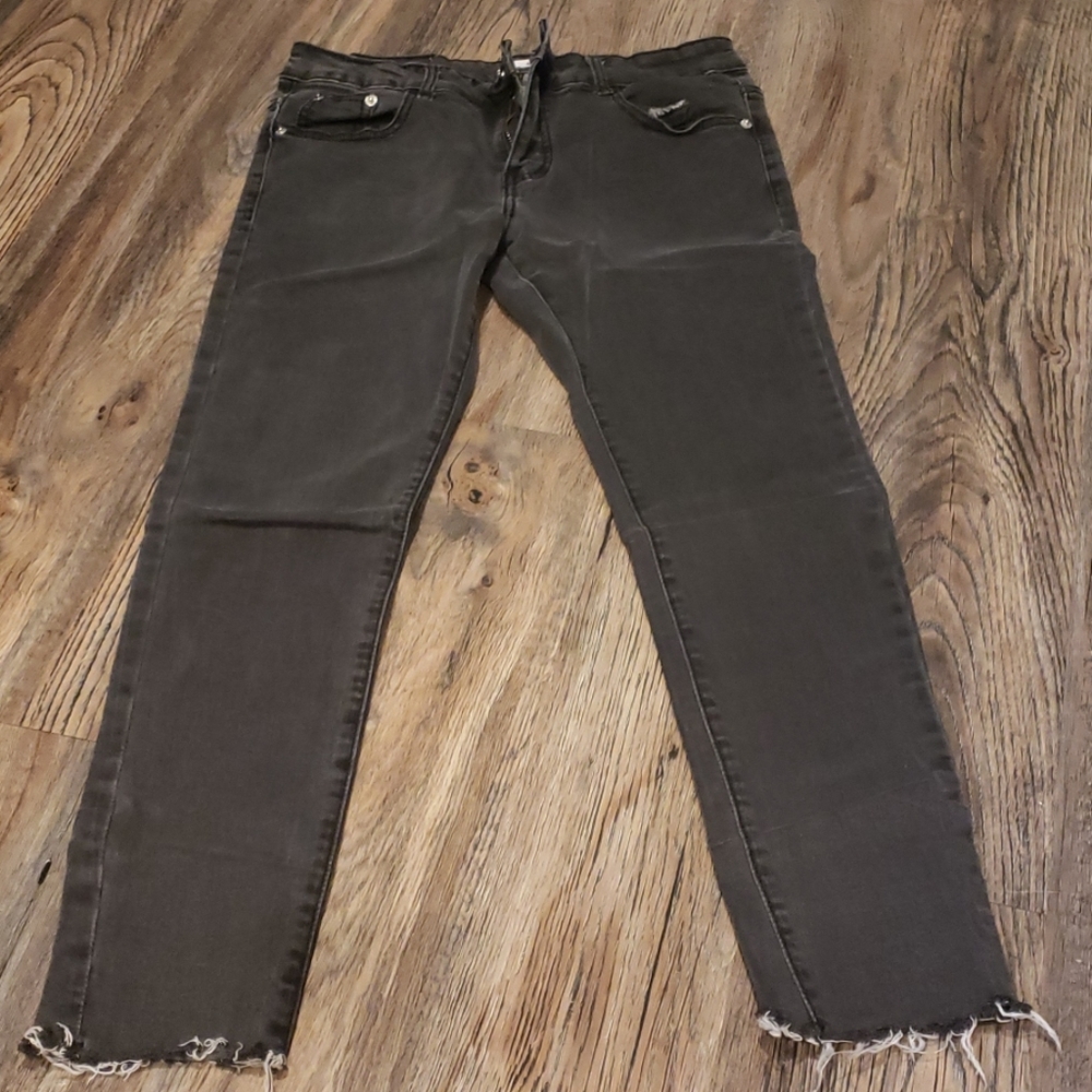 Flower light wash black ankle jean